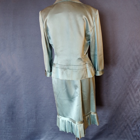 Albert Nipon - Picture 2 of 4